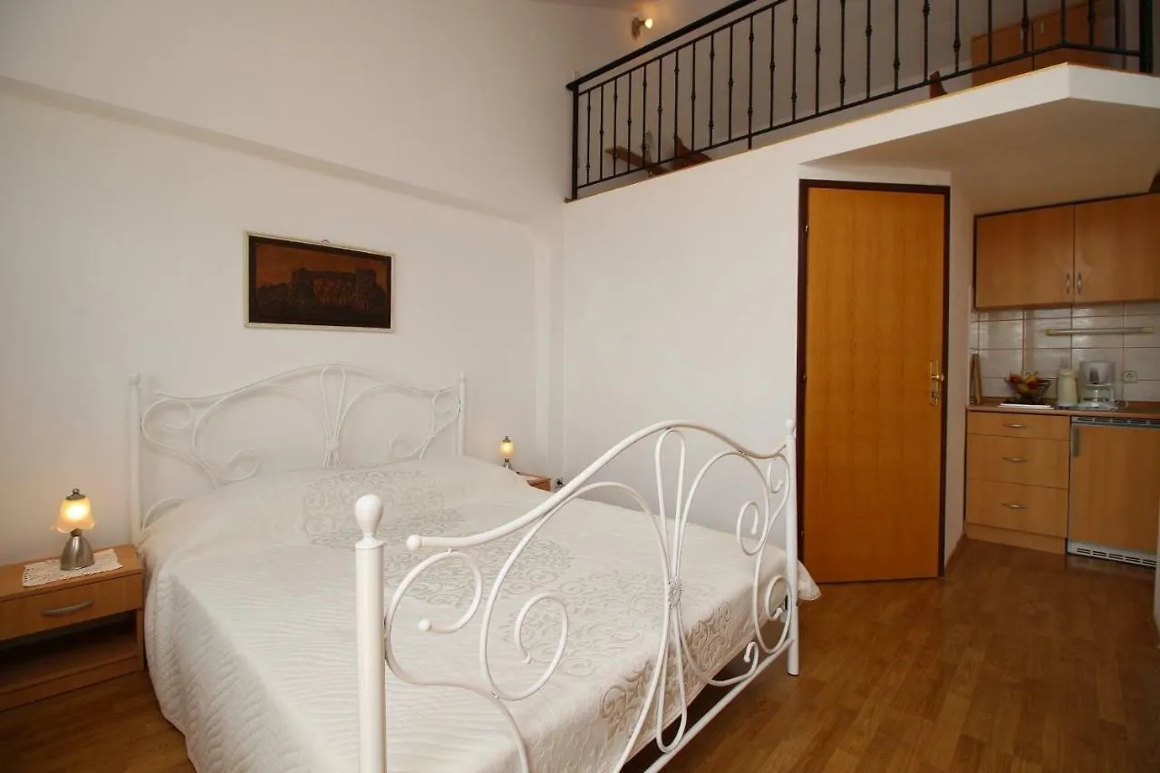 Apartments Ivona 6 Novi Vinodolski